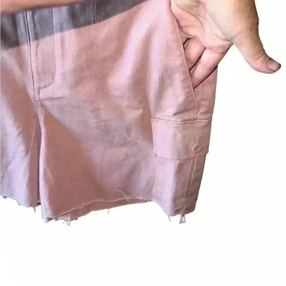 Loft size 2,  30” high waist cargo shorts in a‎ salmon pink. NWOT. - Picture 4 of 9